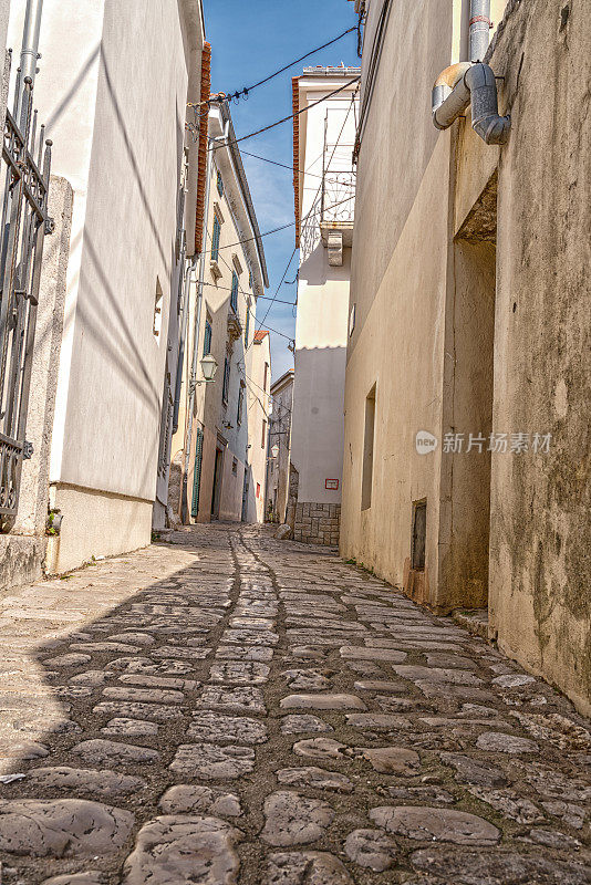 克罗地亚Krk Kvarner地区狭窄的街道